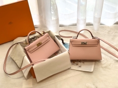爱马仕HERMES 香港官网 必须拥有的小包包 mini kelly 二代 19cm espom 金扣 3Q粉甜倒你不负责 住着一颗少女心 怎么浪漫都不为过